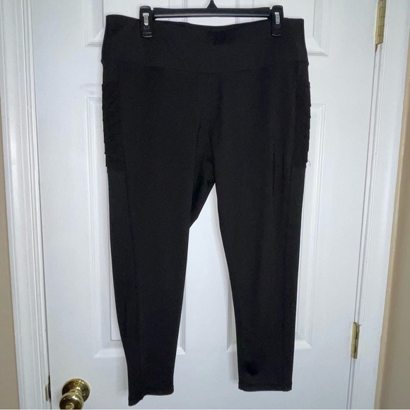 Leg End Active High Waist Capri Leggings with pockets 🏃🏼‍♀️ - Picture 3 of 13